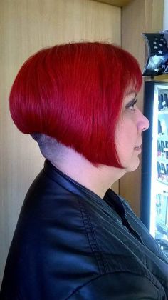 Red Hair Undercut, 1980s Hairstyles, Hair Beach Waves, Short Stacked Bob Hairstyles, Haircut Short Hair, Beach Hairstyles For Short Hair, 90s Haircuts, Unnatural Hair Color, Bobbed Hair