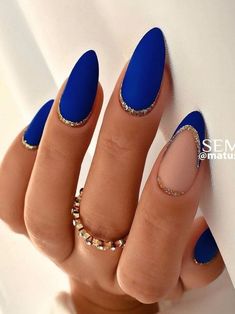 royal blue nails with glitter Royal Blue Nails Designs, Essence Nails, Blue Prom Nails, Nails Coral, Blue Gel Nails, Royal Blue Nails, Dark Blue Nails, Blue Acrylic Nails, Nails Green