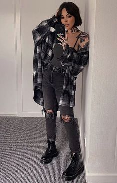 Shop our Influencers' top picks on Amazon Stile Punk Rock, Alt Outfits, Look Rock, Neue Outfits, Alt Fashion, Goth Outfits, Edgy Outfits