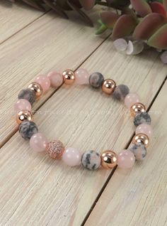 Beaded Bracelets For Women, Crystal Bead Bracelet Ideas, Girly Bracelets, Diy Jewellery Designs, Stone Bead Jewelry, Fancy Jewellery Designs, Diy Bracelets Patterns, Rose Quartz Bracelet