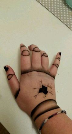 Puppet Joints Tattoo, Scary Things To Draw On Your Hand, Puppet Hand Tattoo, Scary Doll Costume Make Up, Broken Doll Costume Makeup, Doll Halloween Makeup Creepy