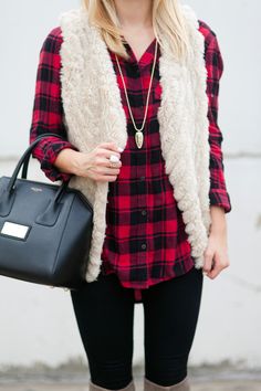 Faux Fur Vest & Buffalo Plaid Top / LivvyLand Chalecos Outfits, Faux Fur Vest Outfit, Plaid Vest Outfit, Patagonia Vest Outfit, Faux Fur Vests Outfits, Fur Vest Outfit, Buffalo Plaid Outfit, Vest Ideas, White Fur Vest