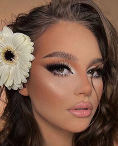 India Makeup Looks, Disco Makeup Look, Id Makeup Photo, Gray Makeup Looks, Ceo Makeup, Photoshoot Makeup Ideas, Heavy Makeup Look, Full Glam Bridal Makeup, Trendy Makeup Looks