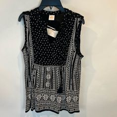 Bila Women’s Sz S Jacquard Tape Print Sleeveless Tunic Tank Black White Nwt. Comes From A Smoke Free Home Armpit To Armpit Laying Flat 19” Length From Top Of Shoulder To Bottom Of Tank 27” 100% Rayon A Spring Sleeveless Top With Tassels, Chic Sleeveless Top With Tassels, Chic Sleeveless Tassel Tops, Layered Tank Top, Boho Tank Top, Flowy Tunic, Fitted Tunic, Dressy Tank Tops, Womens Sleeveless Tops