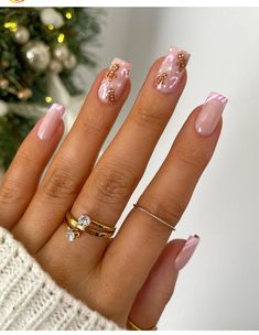 Pink Christmas Nails, Nail Art Noel, Holiday Acrylic Nails, Christmas Nail Ideas, Pinterest App, Cute Christmas Nails, Summery Nails