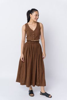 Antique brown pull-on skirt – World of Crow Strappy Tops, Brown Midi Skirt, Brown Blouse, Basic T Shirts, Brown Skirt, Modern Witch, Handwoven Fabric, Strappy Top, Trendy Dress