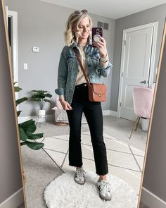 brown crossbody purse and denim jacket with black jeans Denim Jacket With Black Jeans, Spring Mom Outfits, Teacher Wardrobe Capsule, Mom Outfits Spring, Mom Outfits Fall, Thrifty Fashion, 20 Outfits, Creative Outfits, Mom Wardrobe