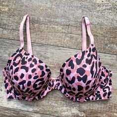 This Wear Everywhere Leopard Print T-Shirt Bra Is Lightly Lined With Fully Adjustable Straps That Can Be Worn Crisscrossed Or Classic. Hook/Eye Back Closure. Scene Clothes, Pretty Items, Hot Pink Bra, Vs Pink Bras, Victoria Secret Pink Bras, Pink Lace Bralette, Womens Lingerie, Scene Outfits, White Bralette