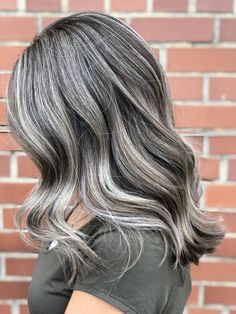 Dark Hair To Grey, Silver And Black Hair Short, Grey Hair Blending Ideas Brunette, Brunette Silver Balayage, Salt And Pepper Hair Women, Gray Hair Extensions, Light Gray Hair