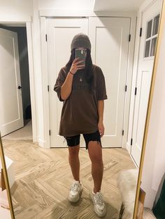 Beanie Outfit Baddie, Fashion Aesthetic, Beanie Aesthetic, Balenciaga Clothes, Clothes Shorts, H.e.r Aesthetic, Hat Beanie, Balenciaga Triple S