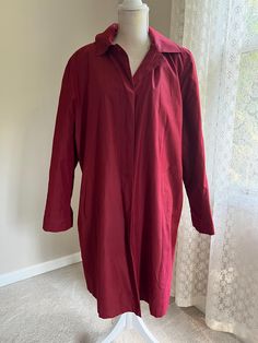 Hooded maroon London Fog trench- gorgeous jewel toned coat, perfect for fall and in great vintage condition! Marked size large, one small mark on the back area. Dry clean only. Classic Long Sleeve Fall Raincoat, Hooded Trench Coat, Womens Jackets, London Fog, Halloween Shopping, Beauty Book, Trench Coat, Art Collection, Jackets & Coats