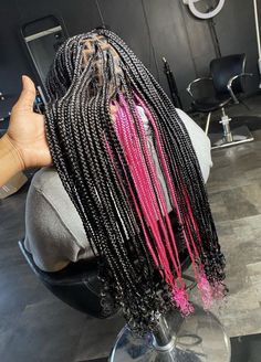 Knotless Pink Peekaboo Braids, Black N Pink Braids, Peakboo Braids Pink With Curls, Pink Box Braids With Curly Ends, Black And Pink Knotless Braids With Curls, Pink And Black Knotless With Curls, Mixed Color Knotless Braids With Curls, Pink Peekaboo Knotless Braids With Curls, Pink Peek A Boo Knotless Braids