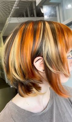 Fun Hair Color Combos, Red Black And Brown Hair, Short Wavy Dyed Hair, Red Highlights On Short Hair, Colorful Hair Inspiration, Shag Dyed Hair, Tri Color Hair Highlights, Layered Hair Dye, Harajuku Hair Color