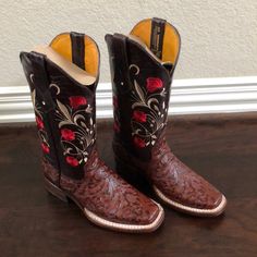 Beautiful Detailed Boots, 100% Leather From Mexico. Wax Coated Stitching To Prevent Damage. Size 7 1/2 U.S. Red Western Boots For Formal Occasions, Quince Boots, Mexican Boots For Women, Mexican Botas, Mexican Boots, Brown Cowgirl Boots, Quinceañera Dresses, Quince Dresses, Quinceanera Dresses