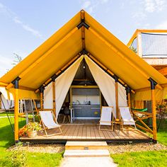 一度は体験したい！ADRIAテントのグランピング【海外事例】 Rain Barrel System, Glamping Tent, Fruit Display, Cabin Tent, Safari Tent, Resort Design, Luxury Tents, Hobbit House, Rain Barrel