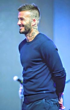 David Beckham Haircut, Beckham Haircut, David Beckham Hairstyle, Scalp Tattoo, Beckham Hair, Bend It Like Beckham, David Beckham Style, Men Haircut Styles, Corte De Cabelo Masculino