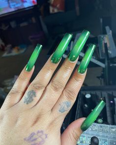 Butterfly Stomach, Bday Nails, Pedicure Colors, Tapered Square Nails, Punk Nails, Airbrush Nails, Tapered Square, Baddie Nails, Green Nail