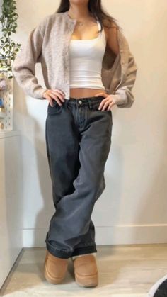 Easy Fall Fits, 2000s Comfy Outfits, Soft Fall Outfits, Warm Work Outfit, Elegant Outfit For School, Mall Fits, Outfit Inspo 90s, Fit For School, Jeans And A Cute Top