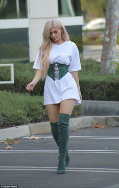 - ̗̀ P I N T E R E S T : @cocoancinnamon เสื้อ��ผ้า Kylie Jenner, ليلي كولينز, Stile Kylie Jenner, Stile Kendall Jenner, Look Kylie Jenner, Corset Outfits, Kylie Jenner Look, Corset Outfit, Corset Fashion