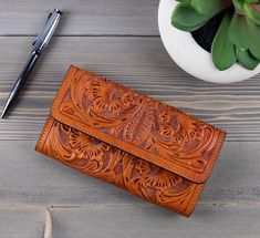 Chestnut Brown Color, Tooled Leather Wallet, Leather Making, Leather Crafting, Wallet For Women, Leather Artisan, Wallets For Women Leather, Genuine Leather Wallets, San Rafael