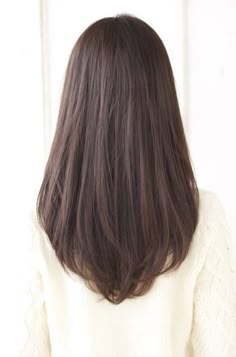 Medium U Haircut, V Vs U Haircut, Long Hair No Layers Vs Layers, Long Haircut For Thinner Hair, Simple Haircut For Long Hair, Feather Layer Haircut, Oval Haircut Medium, Oval Layered Haircut, Layered Hair Medium Straight