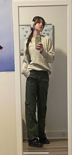 Green Cargo Pants Outfit Winter, Cargo Pants Brandy Melville, Cargo Pants Outfit Winter, Doc Martin Outfits, Brandy Melville Cargo Pants, Kawaii Fits, Outfit Idea Winter, Green Cargo Pants Outfit, Scandi Girl