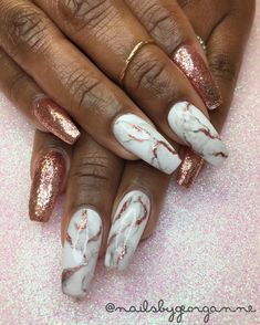 46 Likes1 CommentsJennah Howard (@nailsbyjennahon Instagram“Rose GoldMarble@cristal004nails acrylicnails marblenails rosegoldnails coffinnails…” Nail Designs White, Acrylic Nails White, Rose Gold Nails Acrylic, Rose Gold Nails Glitter, Rose Gold Nail, White Almond Nails, White Nails With Gold, Rose Gold Nail Polish