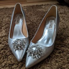 These Gorgeous Brand New Heels Need To Find A Woman To Love Them! I Originally Purchased To Wear At My Son's Wedding, But They Decided On A Less Formal Affair. And They Have Been Just Sitting. I Got Them For A Wonderful Price & I Am Passing The Savings On To The New Owner. No Box. Price Firm Please. #Wedding #Datenight #Justbecause Champagne Heels, Gold Block Heels, Tie Heels, New Heels, Jeweled Heels, Jeweled Shoes, Strappy Block Heels, Gorgeous Heels, Satin Shoes