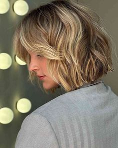 46 Trendy Blunt Bob with Bangs to Inspire Your Next Chop Side Swept Bob, Bob Highlights, Chin Length Haircuts, Layered Bob Haircuts