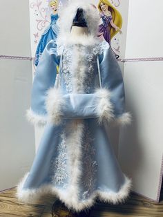 Christmas outfit for little girls - Snow- Maiden. Included dress, hat and muff. Can be made in any size special for your little girl. Ready to ship in size 4-5. Christmas Pageant Ruffle Dress, Christmas Pageant Princess Dress, Blue Christmas Outfit, Elsa In Christmas Dress, Blue Christmas Princess Dress For Dress-up, Snowflake Dress Kids, Outfit Birthday Party, Weihnachten Outfit, Pageant Ooc