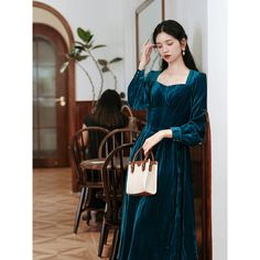 A velvet dress that unleashes a lustrous luster. You will be fascinated by the deep azure color. A square neckline that shows off your neck. The high-waisted design allows you to wear it with a beautiful silhouette. 
 
 Size 
 
 S size 
 
 Length: 120cm 
 Shoulder width: 35cm 
 Bust: 84cm 
 Waist: 68cm 
 Sleeve length: 60cm 
 
 M size 
 
 Length: 121.5cm 
 Shoulder width: 36cm 
 Bust: 88cm 
 Waist: 72cm 
 Sleeve length: 61cm 
 
 L size 
 
 Length: 123cm 
 Shoulder width: 37cm 
 Bust: 92cm 
 Wais Elegant Velvet Dress With Square Neck, Velvet Square Neck Party Dress, Velvet Square Neck Dress For Party, Square Neck Velvet Dress For Party, Fitted Velvet Dress With Square Neck, Azure Color, Belle Silhouette, Bustiers, The Deep