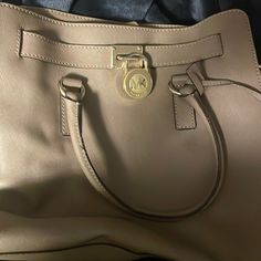 Older Michael Kors Tote .Large In Like New Condition Bags Michael Kors, Michael Kors Hamilton, Large Tote, Womens Tote Bags, Michael Kors, Like New, Women Shopping, Color