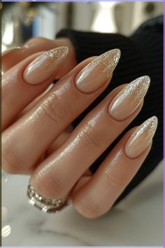 February Wedding Nails, Nails Inspiration Sparkle, Winter Nails Design Ideas 2024, Winter Elegant Nails, Frosty Winter Nails, Nail 2024 Winter, Winter Inspo Nails, Frosted Nails Winter, Classy Nails Design Ideas