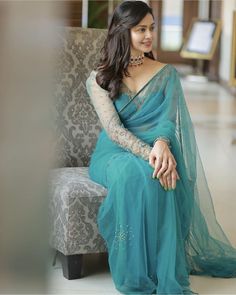 Simple Elegant Saree, Saree Look Modern, Saree Styles Modern Classy, Latest Saree Trends, Saree Chiffon, Put On A Happy Face