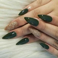 Sparkle Nails Ideas, Aesthetic Place, Dark Green Nails, Green Nail Designs, Classy Nails, Fancy Nails, Gold Nails