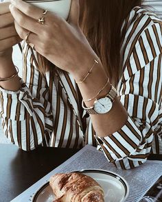 Rosefield watch THE UPPER EAST SIDE WHITE - GOLD Sweet Morning, Apple Watch Bands Fashion, Luxury Lifestyle Fashion, Watch Trends, Morning Breakfast