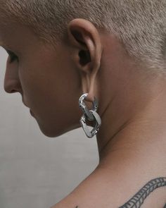 Find grunge infinity in a shackled flux. Hangers consisting of two connected links of a curb chain marked with rugged textures. Charged with a genderless appeal, making this a true crowd favourite. Featuring removable links, allowing for open customisation. Mix and match links from different coloured pairs for a duo-tone look. Sold as a pair. Recommended for stretched piercings 6mm (2g) and above. Each piece is lovingly crafted by hand, under ethical working conditions. Please allow for minor im Modern Metal Link Chain Ring, Modern Metal Chain Link Ring, Trendy Chain Link Jewelry With Hooks, Modern Metal Chain Ring, Crochet Silver, Duo Tone, Ear Weights, Ear Gauges, Red Turquoise