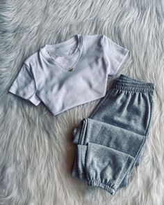 Comfy Trendy Outfits, Baggy Jeans For Women, Fashion Top Outfits, Trendy Dress Outfits, Cute Lazy Outfits, Classy Casual Outfits, Easy Trendy Outfits, Trendy Fashion Outfits, Evening Outfits