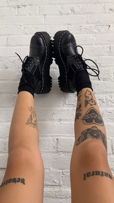 Chunky Black Loafers, Rockstar Girlfriend Aesthetic, Abstract Tattoo Ideas, Girlfriend Aesthetic, Boot For Men, Traditional Tattoo Designs, Dr Martens Jadon, Oxford Shoes Outfit, Rockstar Girlfriend