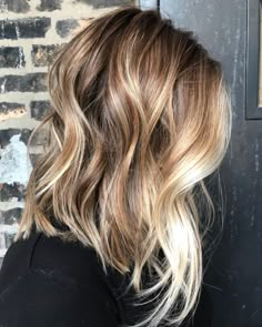 Balyage Blonde With Low Lights, Lived In Blonde Straight Hair, Spring Hair Color Trends 2024 Blonde, Fall Blonde Short Hair, Balayage Lob, Hair 2022, Fabulous Hair, Balayage Blonde