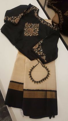 Pinterest: ThePrettiestSoul Model Blouse, Saree Blouse Neck Designs, Cotton Saree Designs, Fashionable Saree Blouse Designs, Sari Blouse Designs, New Blouse Designs, Indian Saree Blouses Designs, Blouse Designs Indian, Silk Saree Blouse Designs