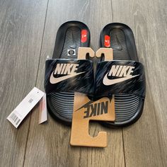 Nike Men's Victori One Slide Print Sandal Black Pure Platinum Cn9678-009 Size 7 Brand New No Box Nike Slide Sandals, Jordan Slides, Nike Flip Flops, Black Jordans, Black Pure, Black Slippers, Floral Sandals, Rubber Sandals, Hiking Sandals