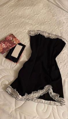 Strapless Homecoming Dress, Strapless Homecoming Dresses, 00s Mode, Fest Outfits, Looks Street Style, 가을 패션, Mode Inspiration, Homecoming Dress, Fancy Dresses