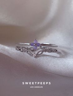 Sweetpeeps Jewelry, Korean Rings, Accesorios Aesthetic, Preppy Things, Clover Ring, Pretty Jewelry Necklaces, Products Photography, Rings Collection, Handmade Jewelry Tutorials