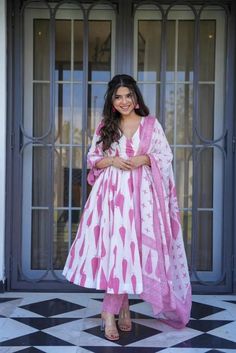 Gown Sleeves, Soft Pink Dress, Desi Attire, Kurtis Design, Stylish Kurtis, Buy Designer Sarees Online, Stylish Kurtis Design, Dresses Traditional, Cotton Gowns