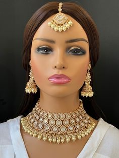 White Bridal Necklace Fine Kundan Indian Necklace,Tyaani Necklace Wedding necklace, Fine kundan jewelry, Pakistani Jewelry, Indian Jewelry Gold-plated foiled Kundan necklace set.  Regular Size And Adjustable Ships from California, USA Delivery in 2-5 business days in the USA. Other designs can be found here https://www.etsy.com/listing/1381240765/premium-quality-gold-plated-silver?click_key=e1a9e46c1ba3dcb2d7ddeb00610b709b7497bd62%3A1381240765&click_sum=5b5797e9&ref=shop_home_active_511&pro=1&fr Luxury White Kundan Necklace With Tilla, Luxury White Necklace With Meenakari, Luxury White Kundan Necklace In 22k Gold, Luxury 22k Gold White Kundan Necklace, Jewelry Pakistani, Kundan Necklace Set, Kundan Jewelry, San Ramon, Indian Necklace