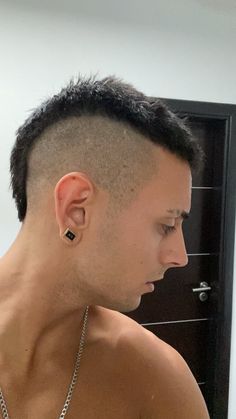 Buzz Mohawk, Buzzcut Mohawk, Buzz Cut Mohawk, Punk Haircut Men, Men Undercut Hairstyle, Mohawk Men, Skinhead Haircut, Fohawk Haircut Fade, Fohawk Haircut