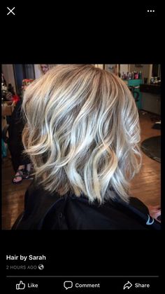 Beach Waves On Short Bob, Beachy Wave Bob Hairstyles, Silver Wavy Bob, Silver Wavy Bob Hairstyles, Platinum Blonde Wavy Bob, Cool Blonde Hair Colour, Grey White Hair, Fall Hair Cuts, Beach Wave Hair