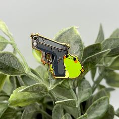 Gun Frog Hard Enamel Pin - Etsy Cool Pins Enamel, Froggy Clothes, Soft Objects, Cute Enamel Pins, Frog Pin, Frog Pins, Enamel Pin Collection, Cool Pins