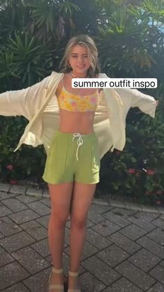 Summer Outfits 2022 Street Style, Summer 2022 Outfits, Look Short Jeans, 2022 Street Style, Street Style Summer Outfits, 2022 Outfits, Outfit For Summer, Fashion Outfit Ideas, Cute Clothing Stores